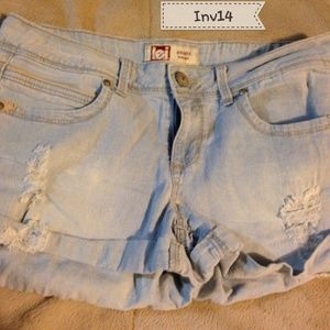 size 9 lei ashley low rise shorts